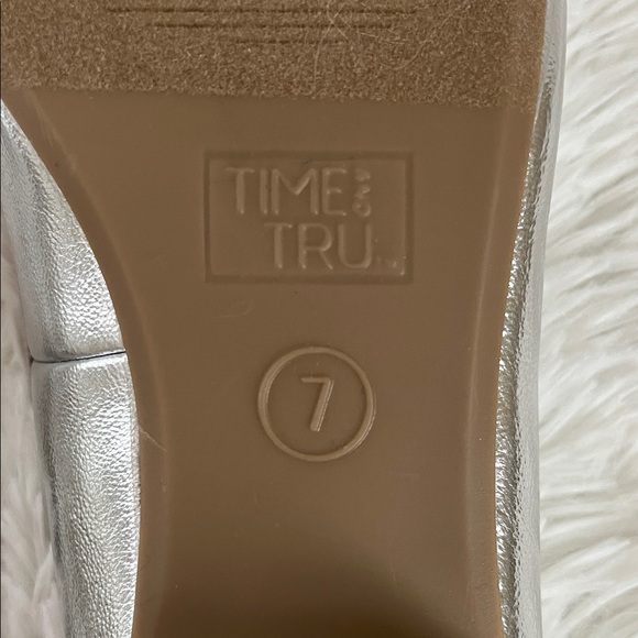 Time and Tru Metallic Silver Flats - Picture 6 of 6
